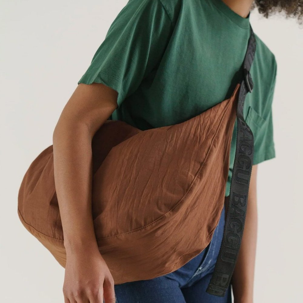 NWT Baggu Large Nylon Crescent Bag - Brown